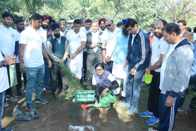 पीपीएससी के चेयरमैन ने सीएजी चंडीगढ़ के स्वच्छता अभियान का उद्घाटन किया
