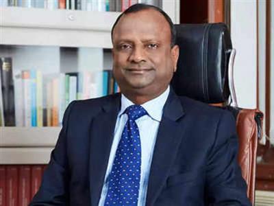 बैंक की सैलरी से तीन गुना ज्यादा कमा रहे हैं SBI के पूर्व चेयरमैन रजनीश कुमार