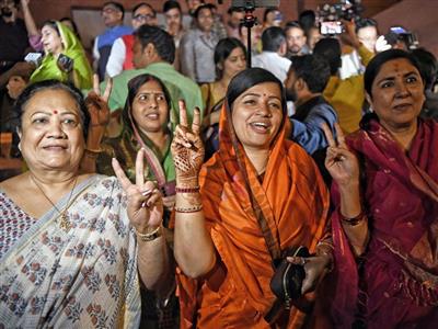 लोकसभा में 454 वोटों के साथ महिला आरक्षण बिल पास, आज राज्यसभा में होगी चर्चा 