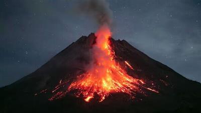 इंडोनेशिया में ज्वालामुखी फटा, सुनामी का अलर्ट:24 घंटे में 5 विस्फोट हुए; 11 हजार लोगों को रेस्क्यू किया गया, एयरपोर्ट बंद