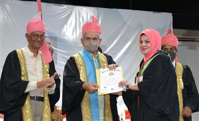उपराज्यपाल ने कश्मीर विश्वविद्यालय के विशेष दीक्षांत समारोह को संबोधित किया