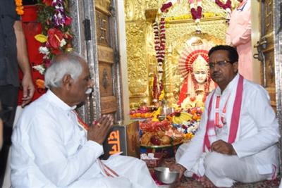 राज्यपाल ने अश्विन नवरात्र के सातवें दिन श्री माता मनसा देवी मंदिर में पूजा-अर्चना कर लिया माता का आशीर्वाद