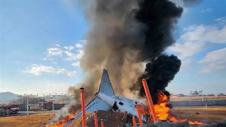 South Korea Plane Crash: दक्षिण कोरिया में बड़ा हादसा, लैंडिंग करते समय  रनवे से फिसला विमान, 28 की मौत