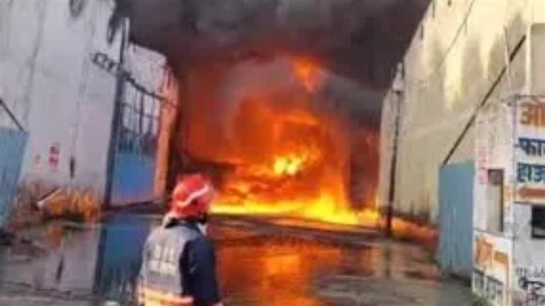 Massive fire in Delhi Haat: 26 shops burnt: दिल्ली हाट में भीषण आग: 26 दुकानें जलकर खाक, सरकार ने दिया मदद और जांच का भरोसा