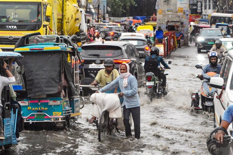 बारिश अलर्ट: 7 मई तक 15 से अधिक राज्यों में जोरदार बारिश, मौसम ने फिर ली करवट, आंधी-तूफान की चेतावनी