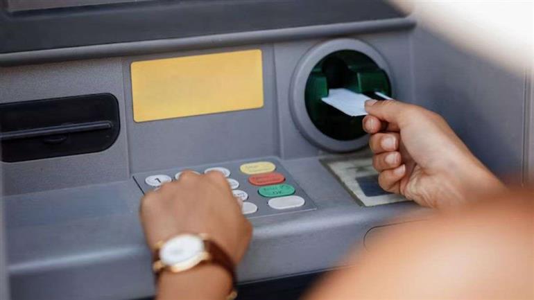 ATM से पैसे निकालना हुआ महंगा: SBI, PNB और HDFC बैंक के नए नियम आज से लागू