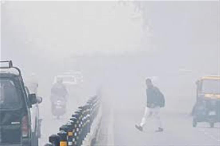 दिल्ली-NCR में कोहरे का कहर: जीरो विजिबिलिटी से थमी रफ्तार, Fog-Smog और भीषण ठंड ने बढ़ाई मुश्किलें