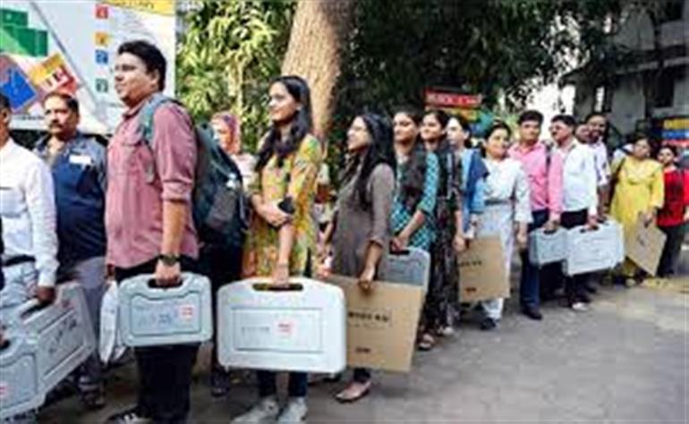 मुंबई की सत्ता का महासंग्राम: ठाकरे ब्रदर्स बनाम महायुति, BMC समेत 29 नगर निगमों में आज वोटिंग