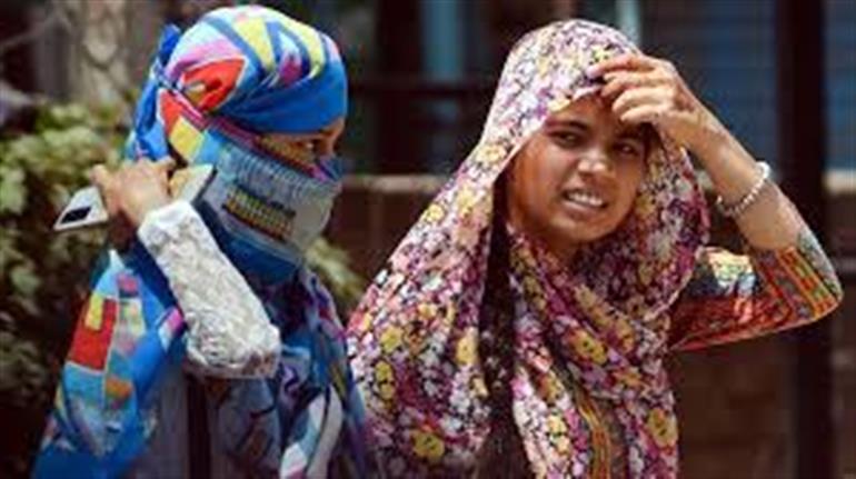 दिल्ली में मार्च में ही तपन! वीकेंड पर और चढ़ेगा पारा, कई राज्यों में आंधी-बारिश का अलर्ट