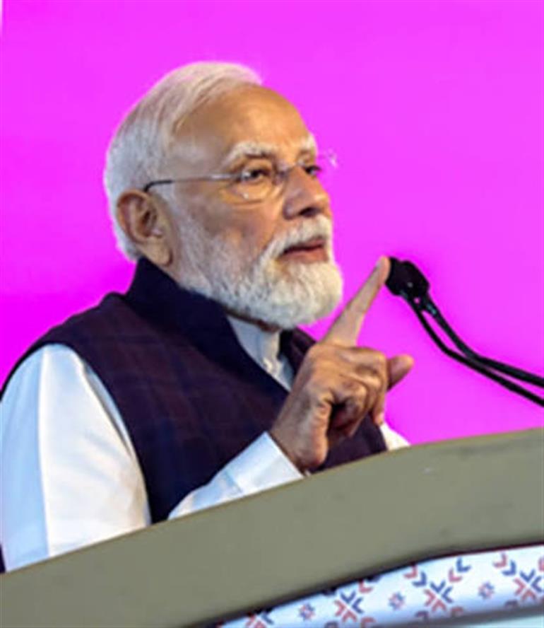 प्रधानमंत्री श्री नरेन्द्र मोदी ने केन्द्र सरकार के सचिवों के साथ दूसरी उच्च-स्तरीय बैठक की अध्यक्षता की