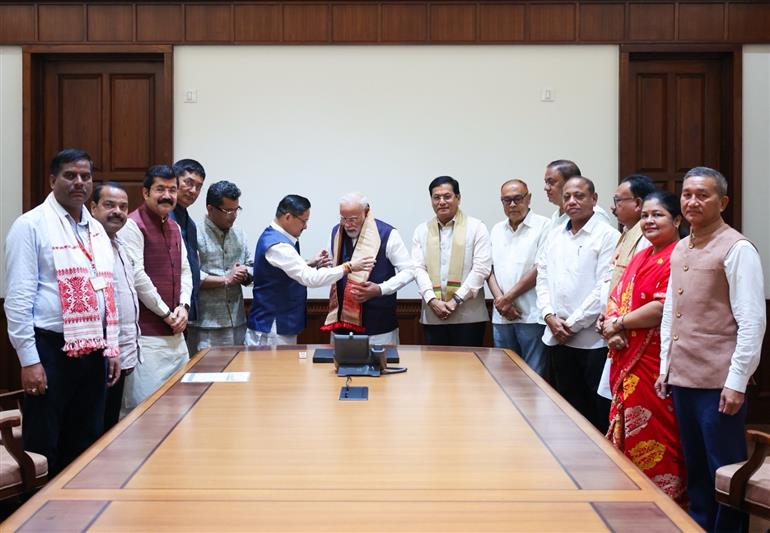प्रधानमंत्री ने असम के सांसदों के साथ बाढ़ की स्थिति की समीक्षा की