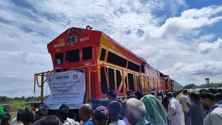 भारत की पहली सीधी वाणिज्यिक कंटेनर मालगाड़ी नेपाल पहुंची, सीमा पार व्यापार और संपर्क के क्षेत्र में एक नए अध्याय की शुरूआत