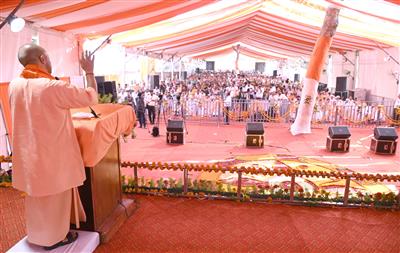 अयोध्या में संत रविदास मंदिर में नए सत्संग भवन का लोकार्पण: मुख्यमंत्री योगी आदित्यनाथ ने कहा – “कर्म प्रधान समाज की प्रेरणा हैं संत रविदास”
