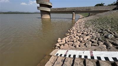 Heat wave: Chandigarh's Sukhna lake on the verge of drying up: गरमी का कहर: चंडीगढ़ की सुखना झील सूखने की कगार पर, रेगुलेटरी एंड के पास बने मिट्टी के टापू