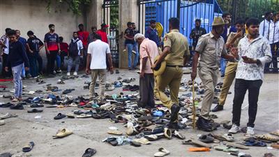 Bangalore stampede case: Case of culpable homicide registered against RCB, Chief Minister orders arrest, 8 officers including Police Commissioner suspended : बेंगलुरु भगदड़ कांड: RCB पर गैर इरादतन हत्या का मामला दर्ज, मुख्यमंत्री ने दिए गिरफ्तारी के आदेश, पुलिस कमिश्नर सहित 8 अधिकारी निलंबित