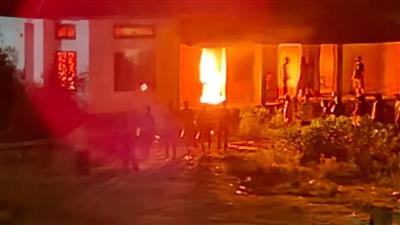 Manipur violence flares up again: मणिपुर हिंसा फिर से भड़की: कलेक्टर ऑफिस में आगजनी, आत्मदाह की कोशिश और सड़कों पर बवाल