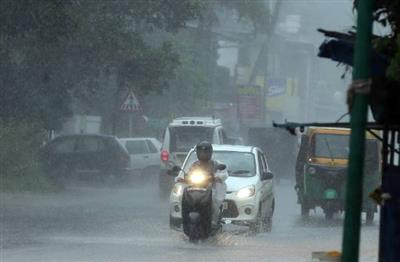 Storm blew at a speed of 104 km/h in Delhi, heavy rain in many districts of Punjab: दिल्ली में 104 किमी/घंटा की रफ्तार से चली आंधी, पंजाब के कई जिलों में झमाझम बारिश, मौसम विभाग ने जारी किया अलर्ट