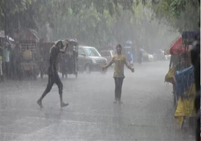 Weather changed in Delhi-NCR: दिल्ली-एनसीआर में बदला मौसम का मिजाज, तेज हवाओं के बाद झमाझम बारिश से मिली राहत