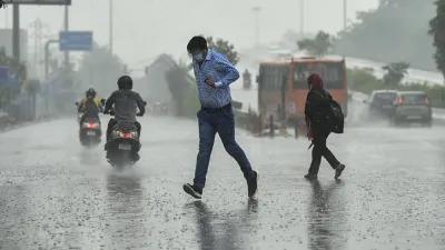 It will rain heavily in Delhi-NCR today, yellow and orange alerts for rain: दिल्ली-NCR में आज जमकर बरसेंगे बदरा, कई राज्यों में बारिश का यलो और ऑरेंज अलर्ट जारी
