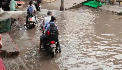 Delhi devastated by rain: Waterlogging even in VIP areas, system's failure exposed: बारिश से बेहाल दिल्ली: वीआईपी इलाकों तक में जलभराव, सिस्टम की नाकामी उजागर