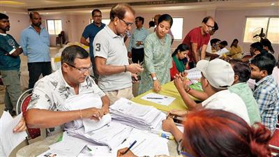 Why were the names of 65 lakh voters deleted? Supreme Court seeks answer from Election Commission: 65 लाख वोटर्स के नाम क्यों कटे? सुप्रीम कोर्ट ने चुनाव आयोग से मांगा जवाब