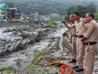 Heavy rain wreaks havoc in Himachal Pradesh, nine people died; Educational institutions will remain closed in many districts: हिमाचल प्रदेश में भारी बारिश का कहर, नौ लोगों की मौत; कई जिलों में शिक्षण संस्थान बंद रहेंगे