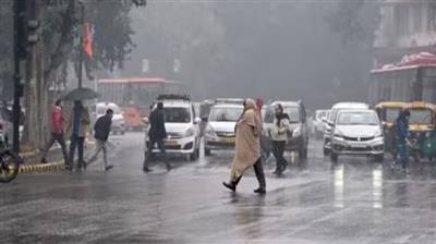 Torrential rain wreaks havoc in Delhi-NCR;: दिल्ली-NCR में तूफानी बारिश का कहर! मौसम विभाग ने जारी किया ठंड का अलर्ट