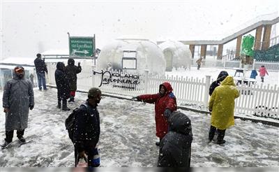 Cold wave sweeps across North India: उत्तर भारत में गुलाबी ठंड की दस्तक: बारिश-बर्फबारी से गिरा पारा, पंजाब-बिहार में नदियां उफान पर
