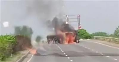 Horrific accident on Jaipur-Ajmer highway: जयपुर-अजमेर हाईवे पर भीषण हादसा: 2 घंटे तक धमाकों से दहला इलाका, केमिकल टैंकर ने LPG ट्रक को मारी टक्कर