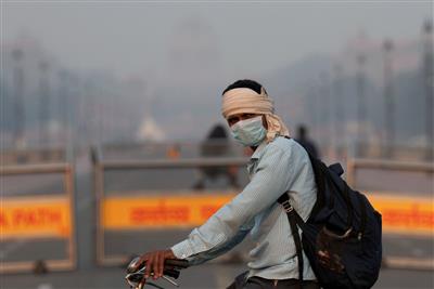 Delhi faces respiratory crisis ahead of winter: Smoke and dust pollute air, increasing pollution risk: दिल्ली में सर्दी से पहले सांसों पर संकट: धुआं और धूल से बिगड़ी हवा, बढ़ा प्रदूषण का खतरा