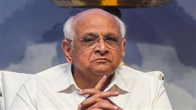 Political earthquake in Gujarat: The entire council of ministers, except the Chief Minister, resigned simultaneously.: गुजरात में सियासी भूचाल: मुख्यमंत्री को छोड़कर पूरी मंत्रिपरिषद ने एक साथ दिया इस्तीफ़ा