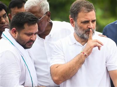 Bihar Elections 2025: RJD-Congress fight no longer a friendly fight, but an open war! The rift in the Grand Alliance is deepening.: बिहार चुनाव 2025: आरजेडी–कांग्रेस में ‘फ्रेंडली फाइट’ नहीं, अब ‘खुली जंग’! महागठबंधन में दरार गहराने लगी