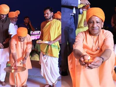 Ramnagari in Ayodhya was illuminated with 2.6 million diyas; 2,128 people performed the grand aarti at the Saryu Ghat, setting two Guinness World Records.: अयोध्या में 26 लाख दीयों से जगमगाई रामनगरी, सरयू घाट पर 2128 लोगों ने की महाआरती, बने दो गिनीज वर्ल्ड रिकॉर्ड