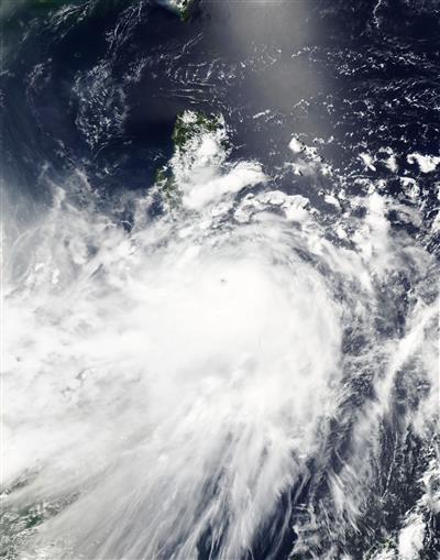 Typhoon Fengshen's arrival: Danger increasing with speed of 72 kmph, Meteorological Department issues blue alert: तूफान फेंगशेन की दस्तक: 72 किमी प्रति घंटे की रफ्तार से बढ़ रहा है खतरा, मौसम विभाग ने जारी किया ब्लू अलर्ट