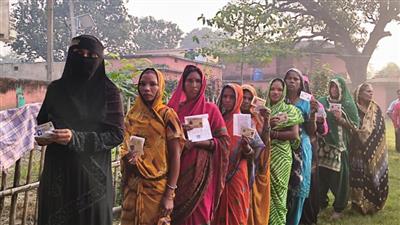 बिहार चुनाव 2025: पहले चरण की वोटिंग शुरू, 121 सीटों पर दिग्गजों की साख दांव पर