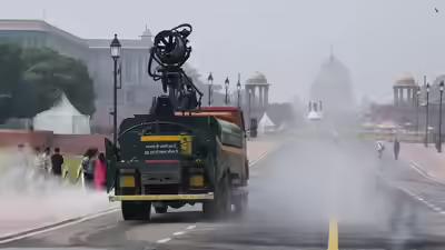 दिल्ली में बढ़ते एयर पॉल्यूशन पर प्रदर्शन, कई कार्यकर्ता गिरफ्तार; लोगों का आरोप—सरकार आंकड़े छिपा रही है, पब्लिक घुट रही है