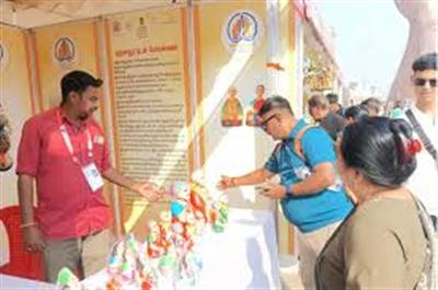 काशी तमिल संगमम् 4.0 में थंजावुर की पारंपरिक ‘थलैयाट्टी बोम्मई’ कला ने मोहा मन