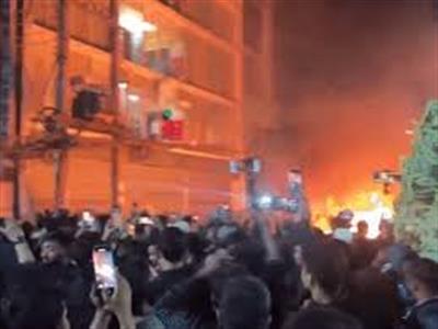 Violence erupts in Bangladesh: Extremists march towards the border, shout slogans outside a temple; India alerts the army: बांग्लादेश में हिंसा भड़की: बॉर्डर की ओर कट्टरपंथियों का मार्च, मंदिर के बाहर नारेबाजी; भारत ने सेना को किया अलर्ट