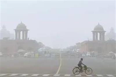 कोहरे की चादर और बारिश की दस्तक – दिल्ली में सर्दी दिखाएगी असली तेवर