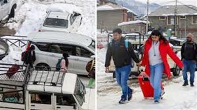 बर्फ देखने निकले थे, 10 घंटे सड़क पर फंसे! कुल्लू-मनाली में टूरिस्टों का हाल बेहाल