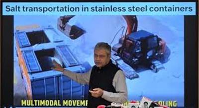 भारतीय रेल ने वर्ष 2021 - 2025 के दौरान  52,000 से अधिक गिरफ्तारियाँ और 50,000 से अधिक अपराधियों के खिलाफ अदालतों में मामले दर्ज कर यात्री सुरक्षा और संरक्षा को मजबूती प्रदान की
