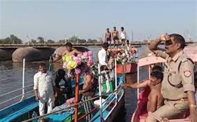 प्रधानमंत्री श्री नरेन्द्र मोदी ने मथुरा नाव दुर्घटना के पीड़ितों के लिए अनुग्रह राशि की घोषणा की