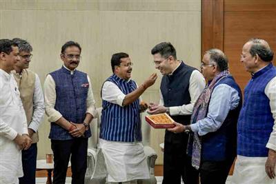 राघव चड्ढा समेत 7 सांसदों का बड़ा दलबदल, BJP में एंट्री से सियासी भूचाल