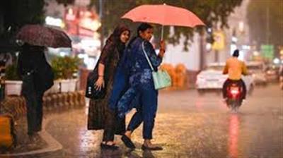 दिल्ली में सुबह की बारिश से बदला मौसम, गर्मी से मिली बड़ी राहत