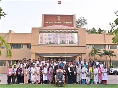 आंध्र प्रदेश के राज्यपाल ने युवा संगम प्रतिनिधिमंडल से संवाद किया, राष्ट्रीय एकता मजबूत बनाने में युवाओं की भूमिका की चर्चा की
