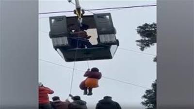 300+ पर्यटक केबल कार में फंसे, गुलमर्ग में मचा हड़कंप! रेस्क्यू ऑपरेशन ने बचाई जान