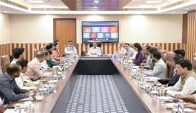 केंद्रीय शिक्षा मंत्री श्री धर्मेंद्र प्रधान ने सीबीएसई मुख्यालय में एक उच्च स्तरीय समीक्षा बैठक की अध्यक्षता की