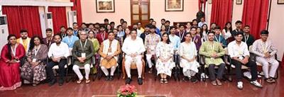 ओडिशा के राज्यपाल ने युवा संगम के छठे चरण के तहत गुजरात के छात्र प्रतिनिधिमंडल से परस्‍पर बातचीत की