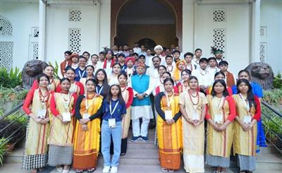 तेलंगाना के राज्यपाल ने युवा संगम के छठे चरण के अंतर्गत मेघालय के छात्र प्रतिनिधिमंडल से संवाद किया