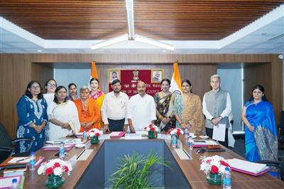 केंद्रीय मंत्री डॉ. वीरेंद्र कुमार ने नई दिल्ली में ट्रांसजेंडर व्यक्तियों के लिए राष्ट्रीय परिषद की बैठक की अध्यक्षता की, राज्य मंत्री श्री रामदास अठावले और श्री बी.एल. वर्मा भी बैठक में शामिल हुए